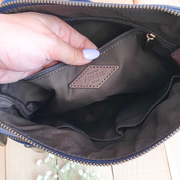 Fossil // Voyager Triple Zip Crossbody Purse - Picture 6 of 6